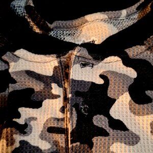 White, Gray & Black Men's Xl  Joe Boxer Henley 3 Button Camouflage  Thermal